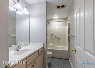 Building Photo - 1 br, 2 bath House - 110 Ottawa St Apt 3C