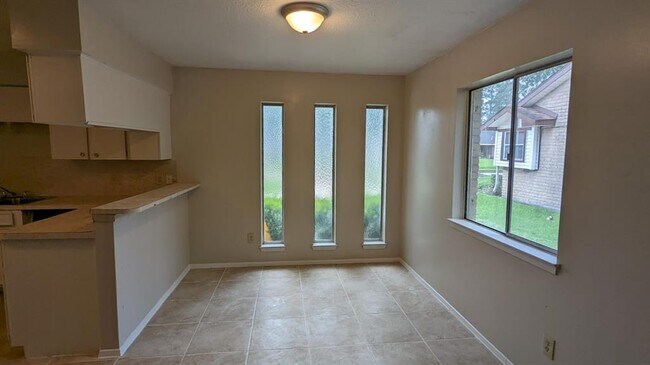 Building Photo - 6815 Moss Oaks Dr