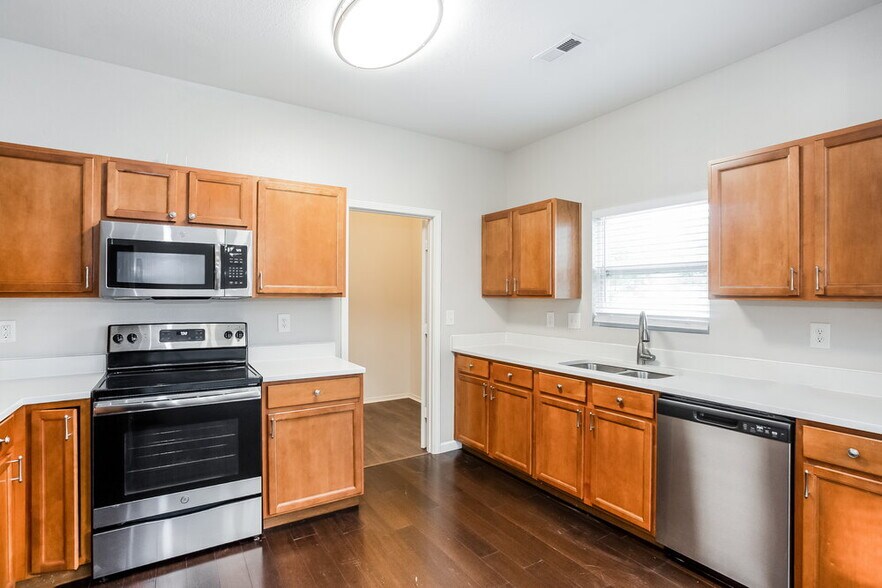 Building Photo - 910 Willow Wind Dr