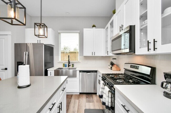 Building Photo - 407 Stonework Garden Ln