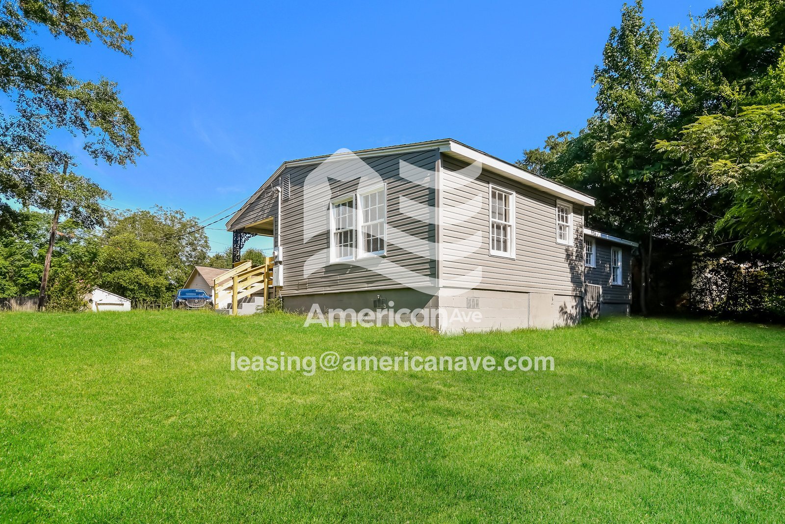 Building Photo - 1821 17th Ave E