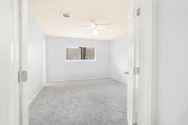 Building Photo - 15707 Baytree Dr