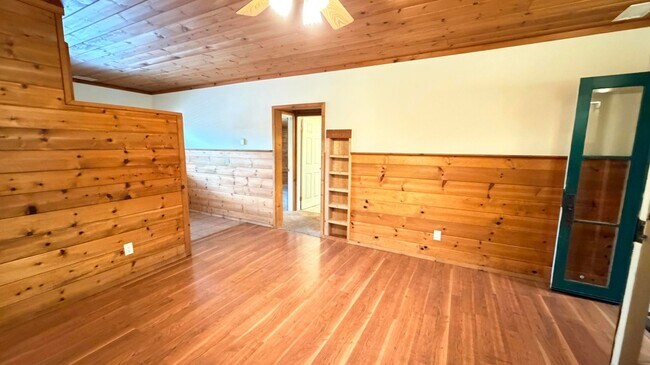 Building Photo - 54080 Pine Crest Ave