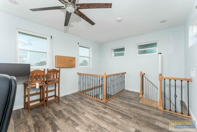 Building Photo - 133 Oleander Dr