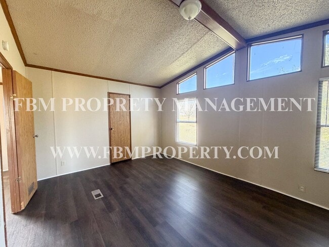 Building Photo - 1054 Cosby Rd