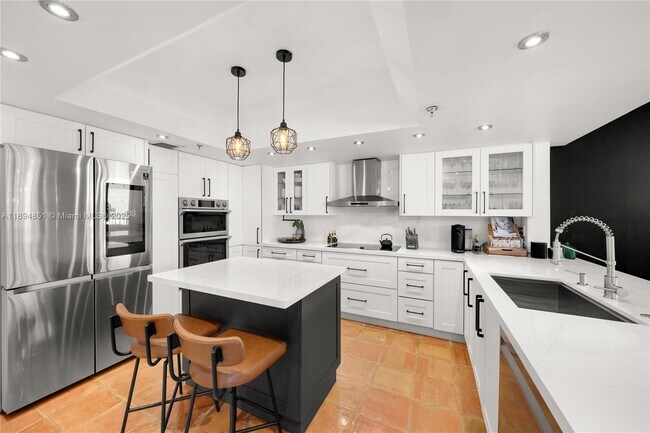 Building Photo - 520 Brickell Key Dr