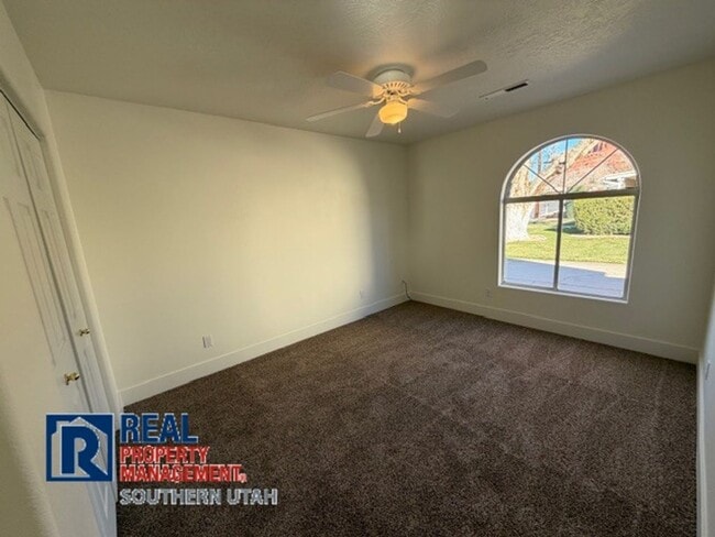 Building Photo - 2 Bedroom downtown