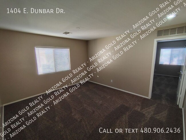 Building Photo - 1404 E Dunbar Dr