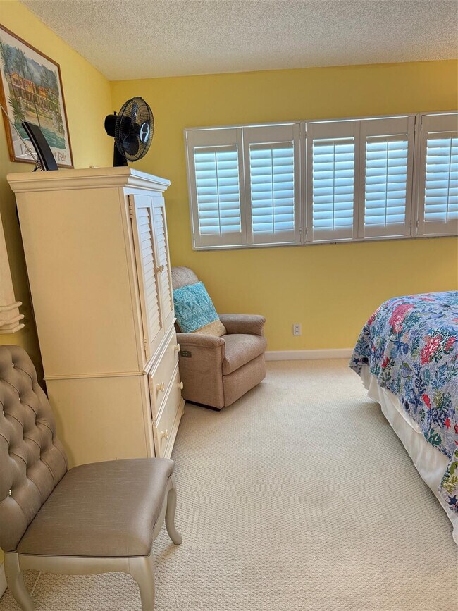 Building Photo - 4636 El Mar Dr