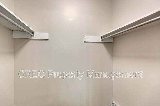 Building Photo - 700 Cluster Pines Rd