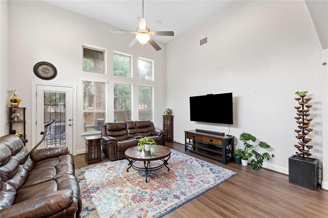 Building Photo - 4421 Casa Robles Dr