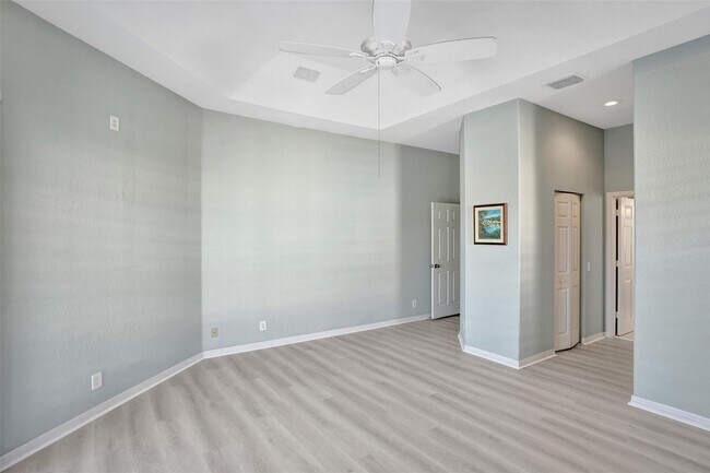 Building Photo - 5977 NW 73rd Ct