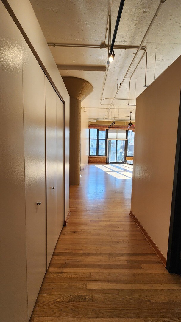 Building Photo - 333 W Hubbard St