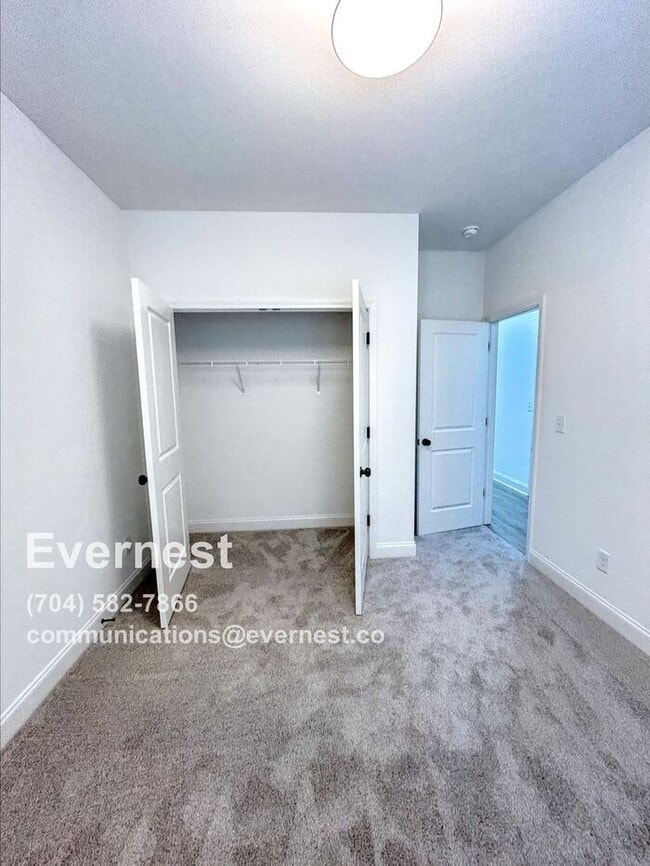 Building Photo - 411 S Spargo St