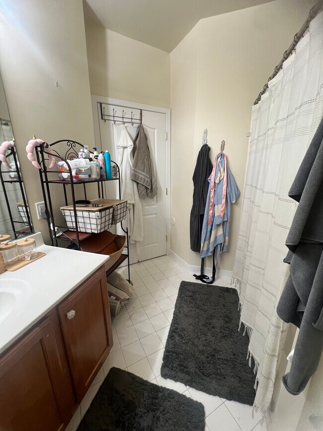 Building Photo - 23620 Overlook Park Dr