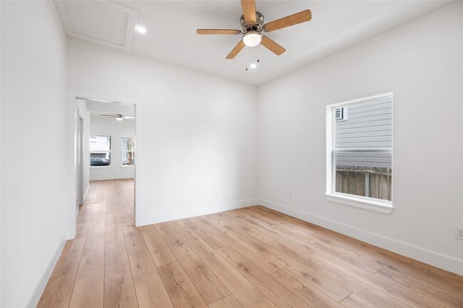 Building Photo - 4710 Ave S