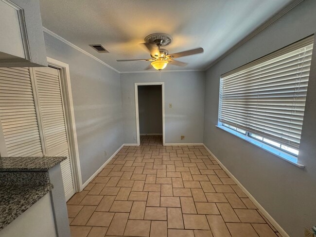 Building Photo - 626A Birchwood Ln