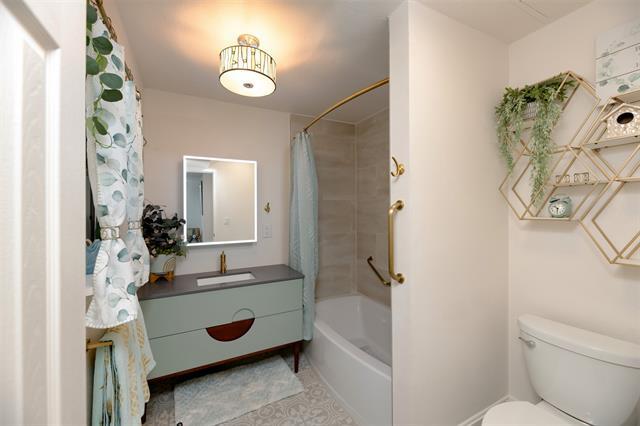 Building Photo - 803 Brookhurst Dr