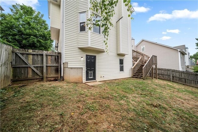 Building Photo - 156 Stoneforest Dr