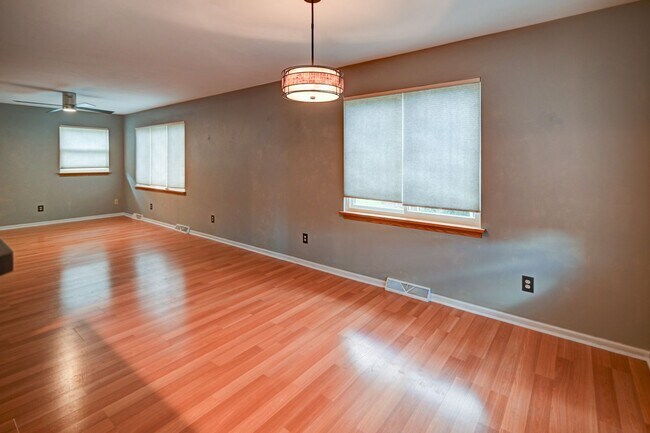 Building Photo - 1398 Prairie Rose Dr
