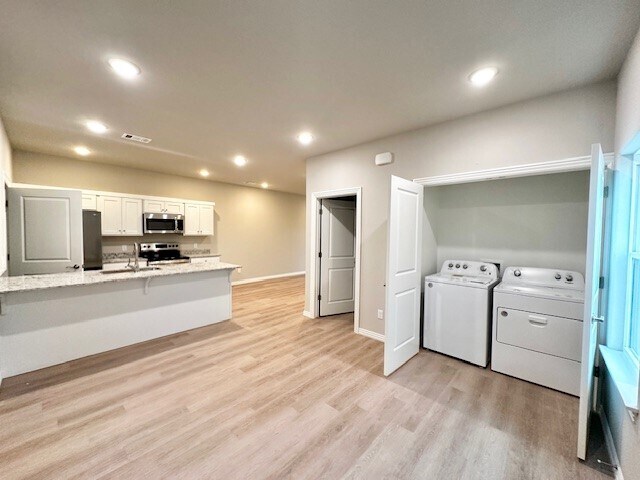 Building Photo - 1505 SW Casuarina Dr