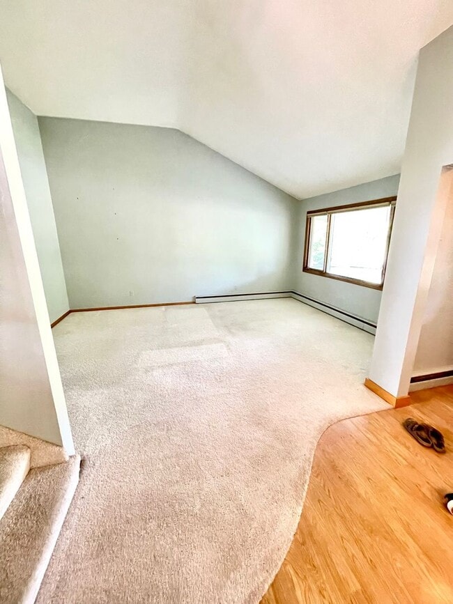 Building Photo - AVAILABLE AUGUST 18TH - Gorgeous 3 Bed 2 b...
