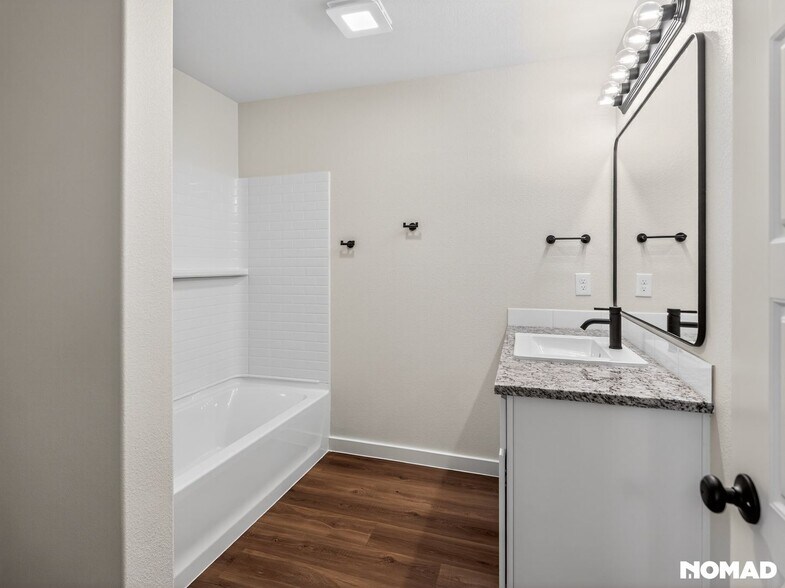 Building Photo - 2152 Langford Ave