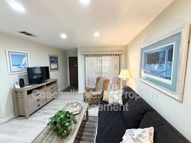 Building Photo - 2820 N Arcadia Ct