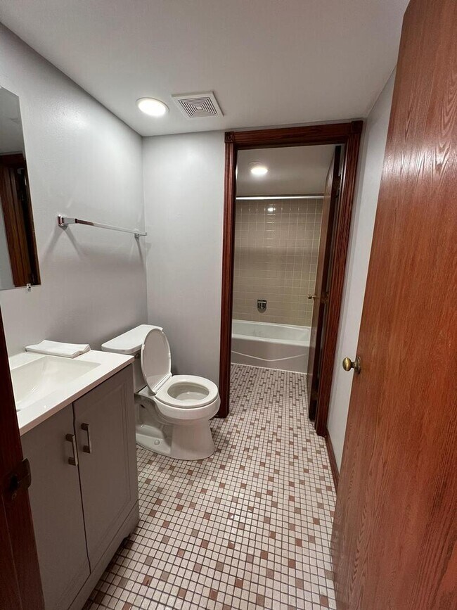 Building Photo - 669 Briar Hill Ln