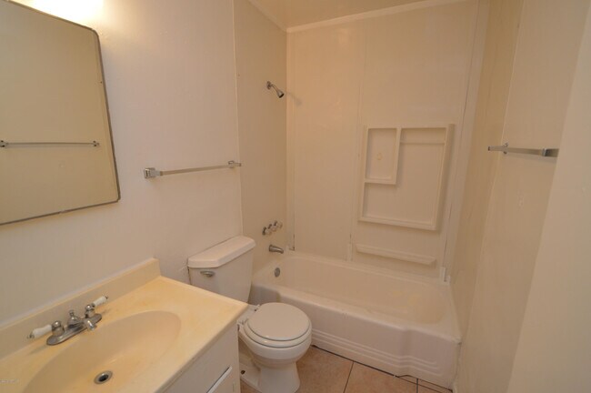 Building Photo - 4333 E Bellevue St