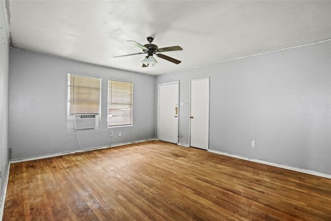 Building Photo - 5515 Flamingo Dr