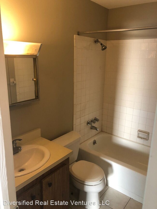 Building Photo - 3 br, 1.5 bath House - 3918 Feather Drive