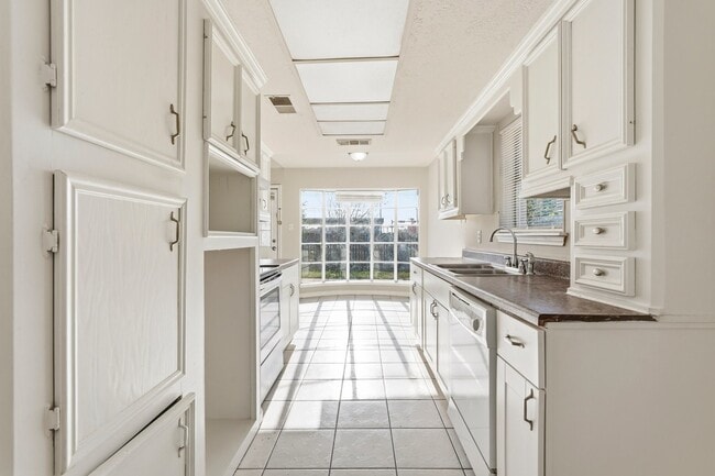 Building Photo - 11202 Sagehill Dr