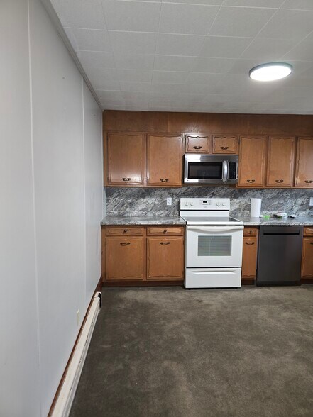 Building Photo - 165 S Main St