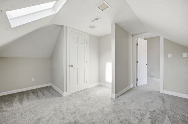 Building Photo - 9 Rhodelia Ln