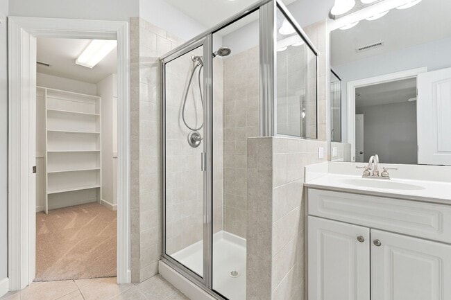 Building Photo - Beautiful 3 Bedroom / 2.5 Bathroom Townhome - Available NOW!