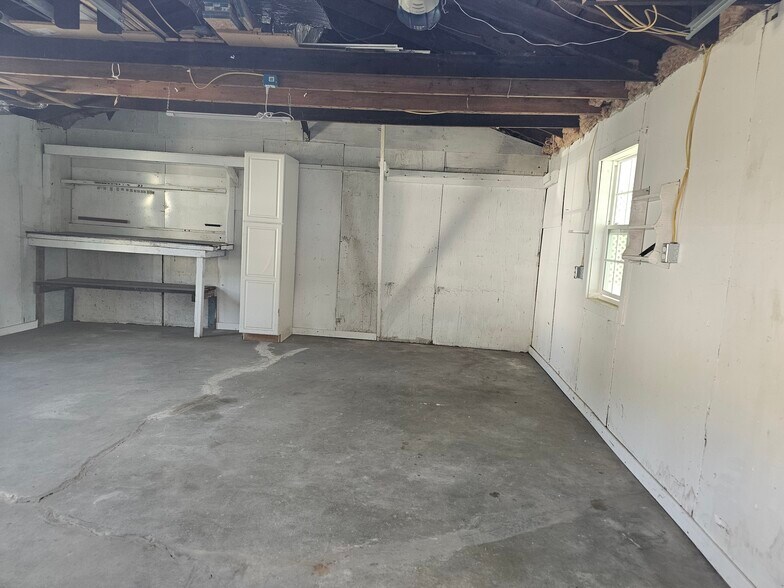 Building Photo - 2520 Fowler St