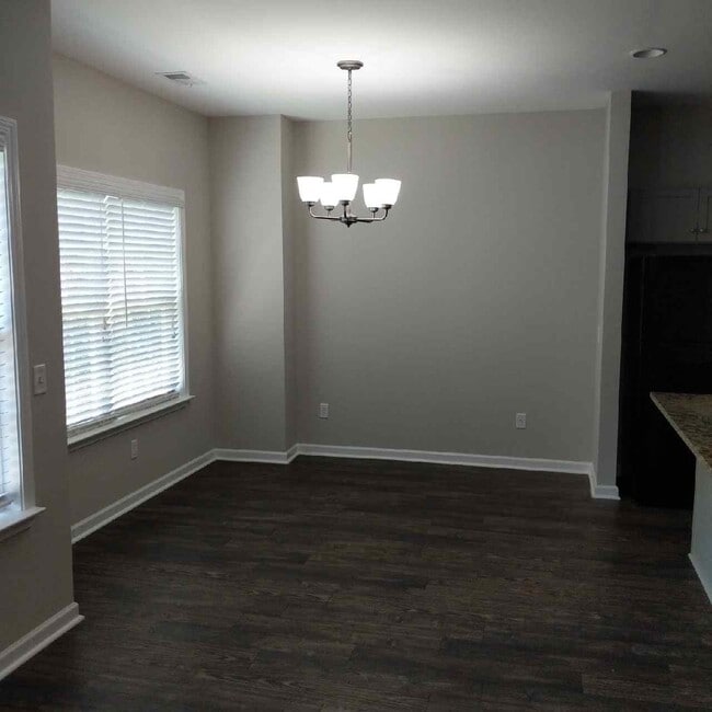 Building Photo - 612 Pippin Dr