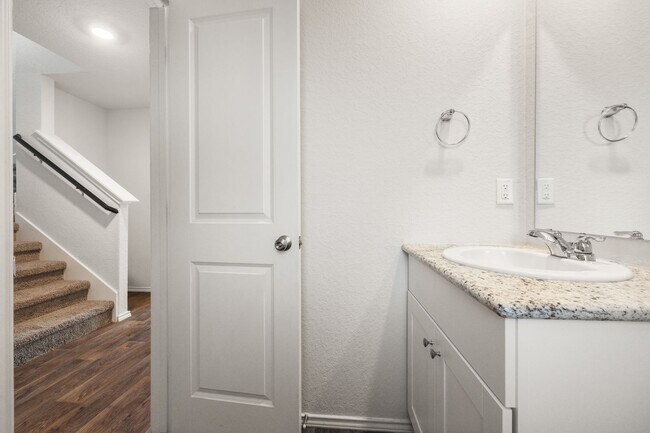 Building Photo - Like New, Open Floorplan, Greenbelt!!!