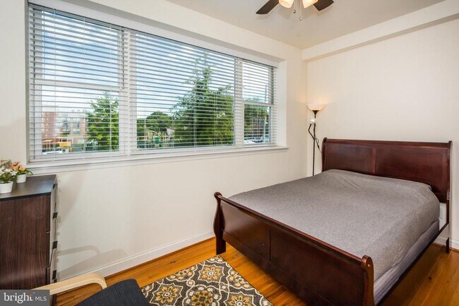 Building Photo - 600 S Linwood Ave