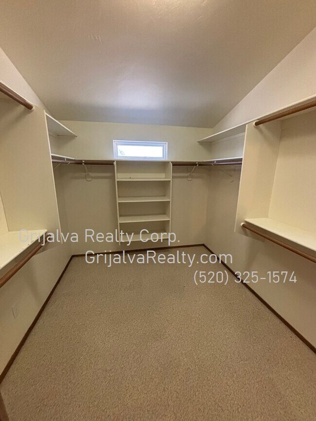 Building Photo - Huge Retreat Style Property for Rent in Central Tucson (Ft Lowell/Campbell)