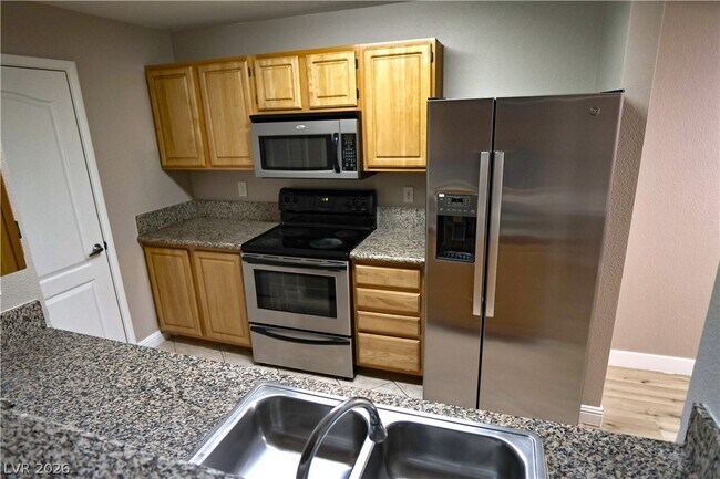 Building Photo - 5055 W Hacienda Ave