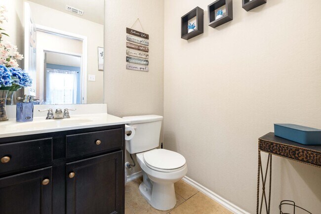 Building Photo - 11515 N Peak