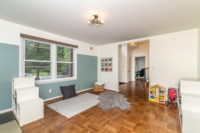 Building Photo - 1800 Lark Ln