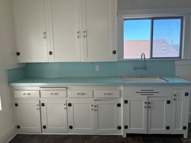 Building Photo - Downtown Roseburg 2 bedroom home