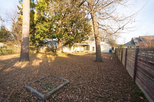 Building Photo - 218 E 33rd Pl