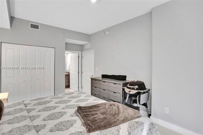 Building Photo - 400 Sunny Isles Blvd