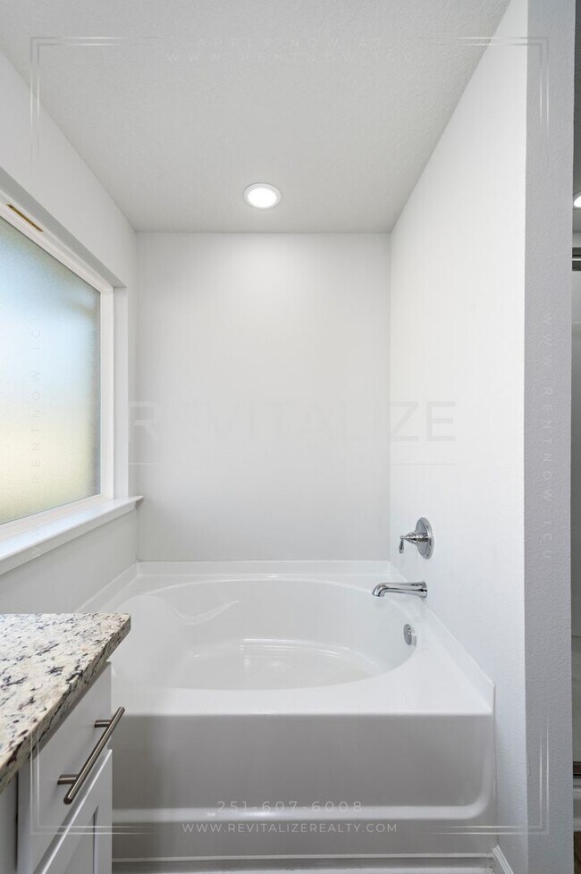 Building Photo - Smart 4 Bd / 2 Ba Home in West Mobile Gated Community