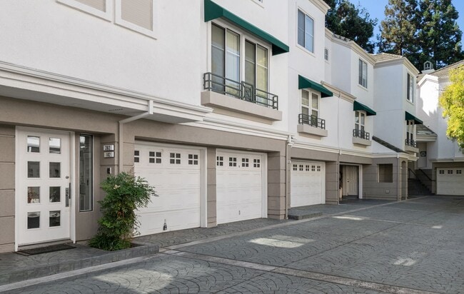 Building Photo - 470 Navaro Way