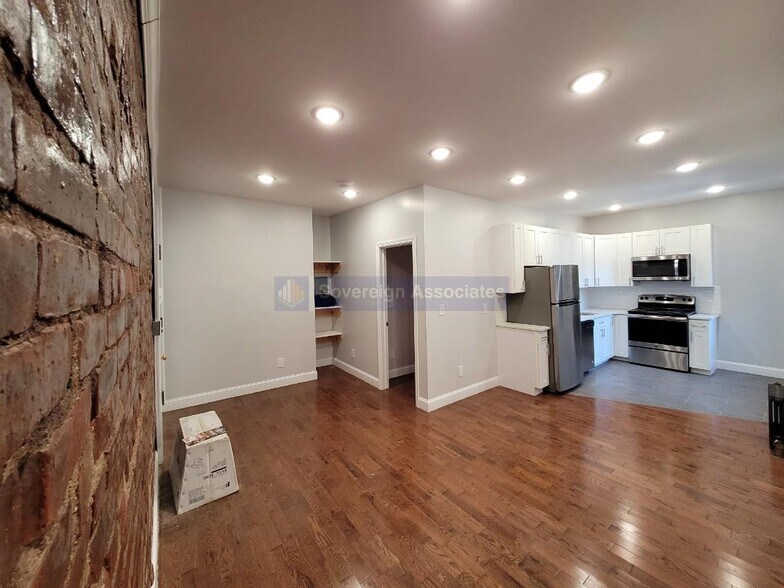 Primary Photo - 141 Nagle Ave